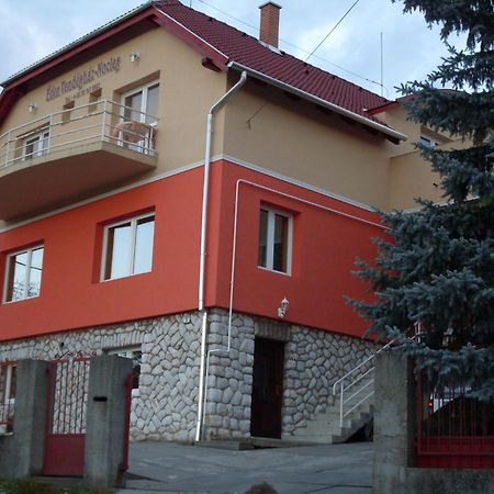Eden Vendeghaz Hotell Miskolc Exteriör bild